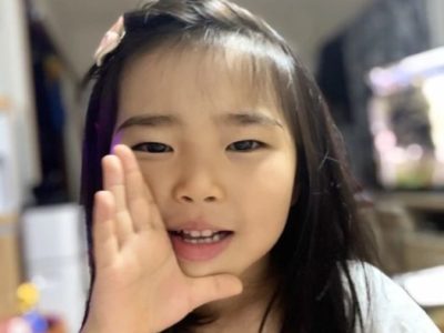呼びかける5歳の娘
