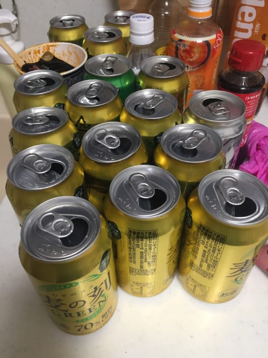 平日だろうがガンガン飲んでいる缶ビール