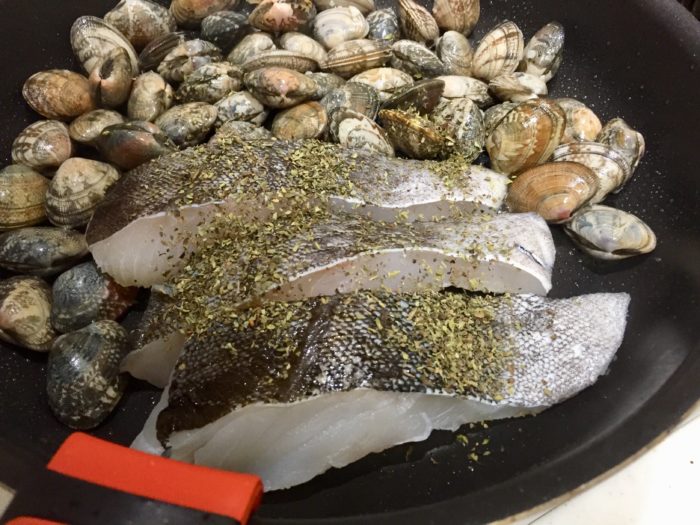 白身魚とアサリのソテーからのアクアパッツァ
