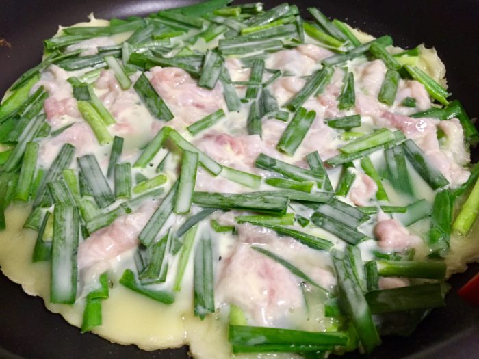 チヂミを焼いていく。