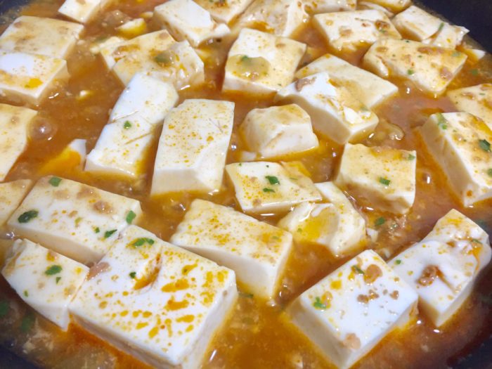 とろとろと弱火で麻婆豆腐を煮る