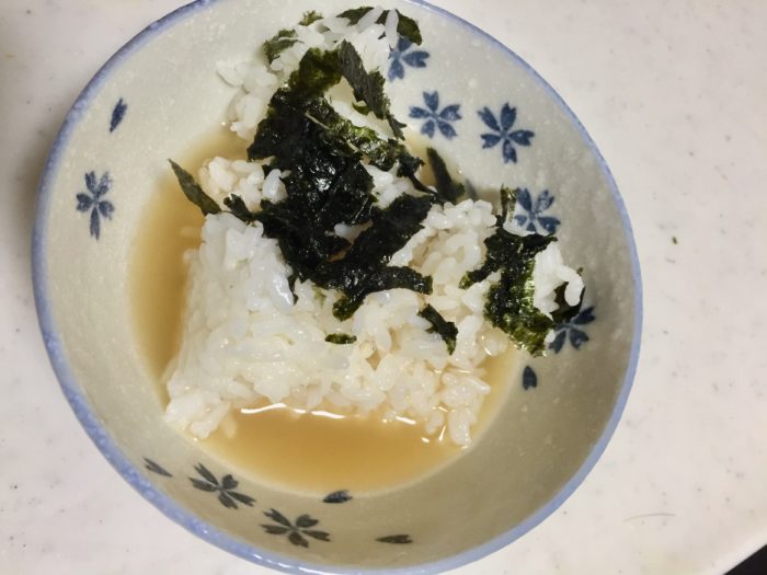 白ご飯に海苔だけの貧乏鶏飯