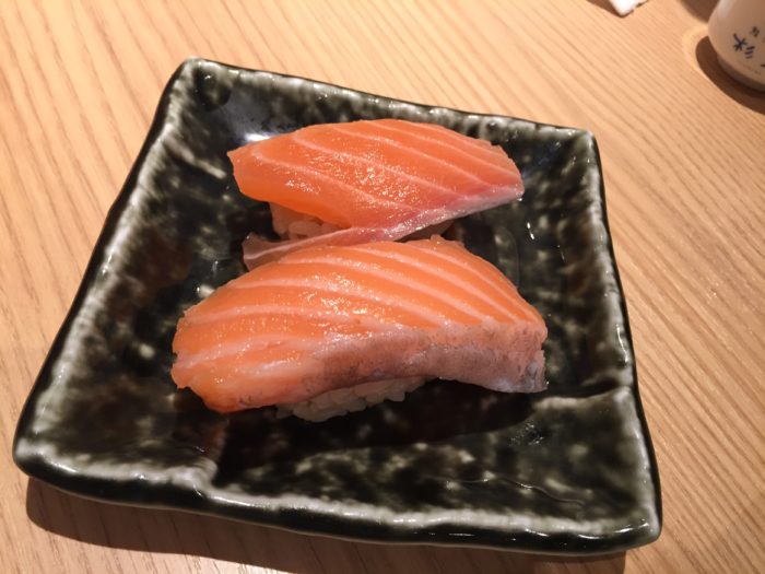 飲めるサーモン寿司