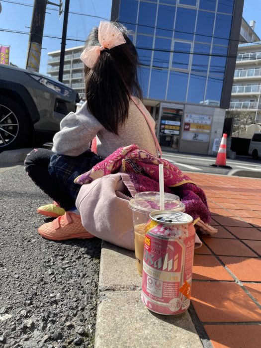 カフェラテを買うつもりがコーヒーを押してしまう。