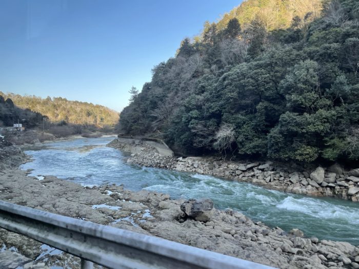 瀬田川も自然溢れる景観に変わっていく。