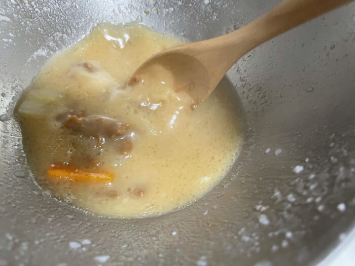 お味噌も丁寧にお湯で溶いていれるのが美味しさのポイント！