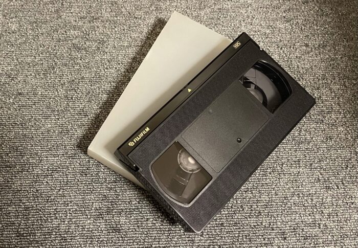 動画と言えばビデオテープの時代と今は違う。