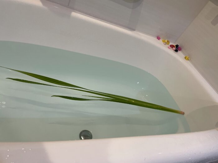 5月5日の子どもの日は菖蒲湯に浸かり楽しむ。