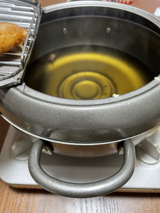 天ぷらは油の温度が下がらないように注意する。