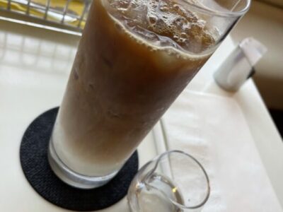 ゆっくりコーヒーでも飲みながら人生の生き方について考えてみようか。