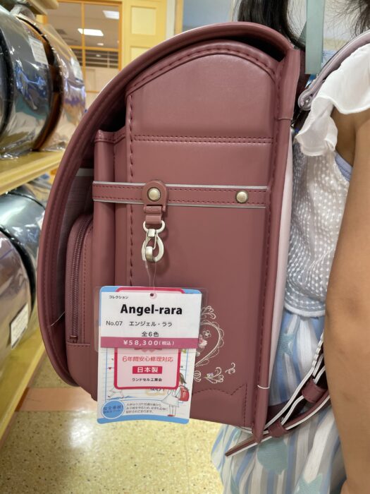 桜色のララちゃんランドセルは高学年でも使える上品な印象。