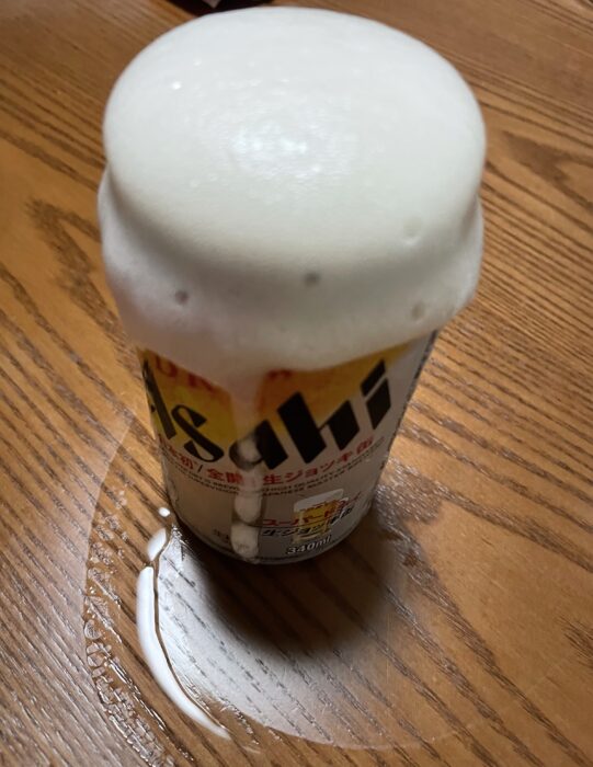 開けた瞬間から膨張する泡でワヤ!