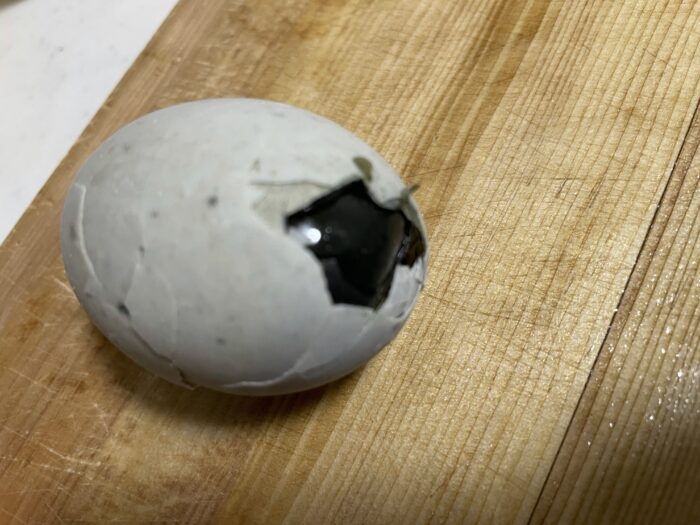 結構堅めのアヒルの卵の殻